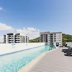 Home To Holiday At Holborn Apartments