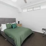Home To Holiday At Holborn Apartments