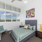 Home To Holiday At Holborn Apartments